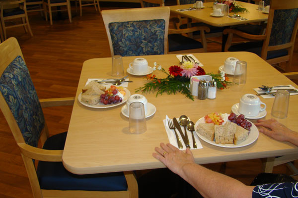 Ayre Manor Assisted Living: Nutritious Meal Service